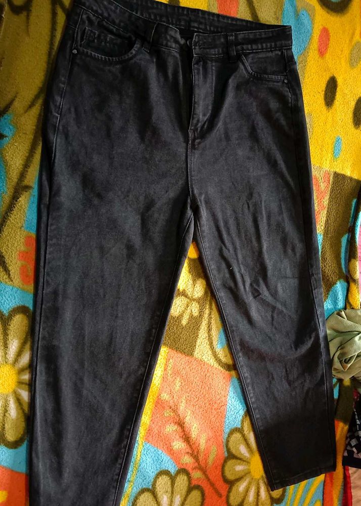 Dark Wash Cropped Jeans