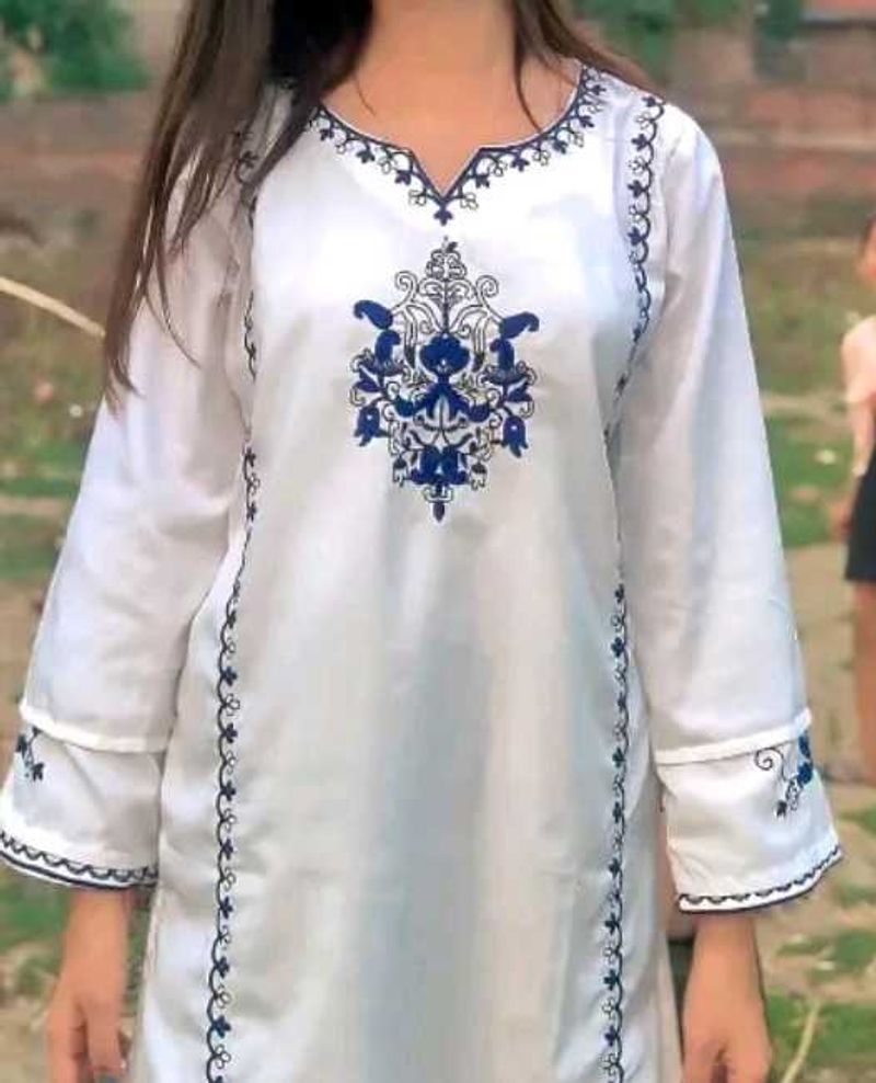 Elegant White Embroidered Kurta