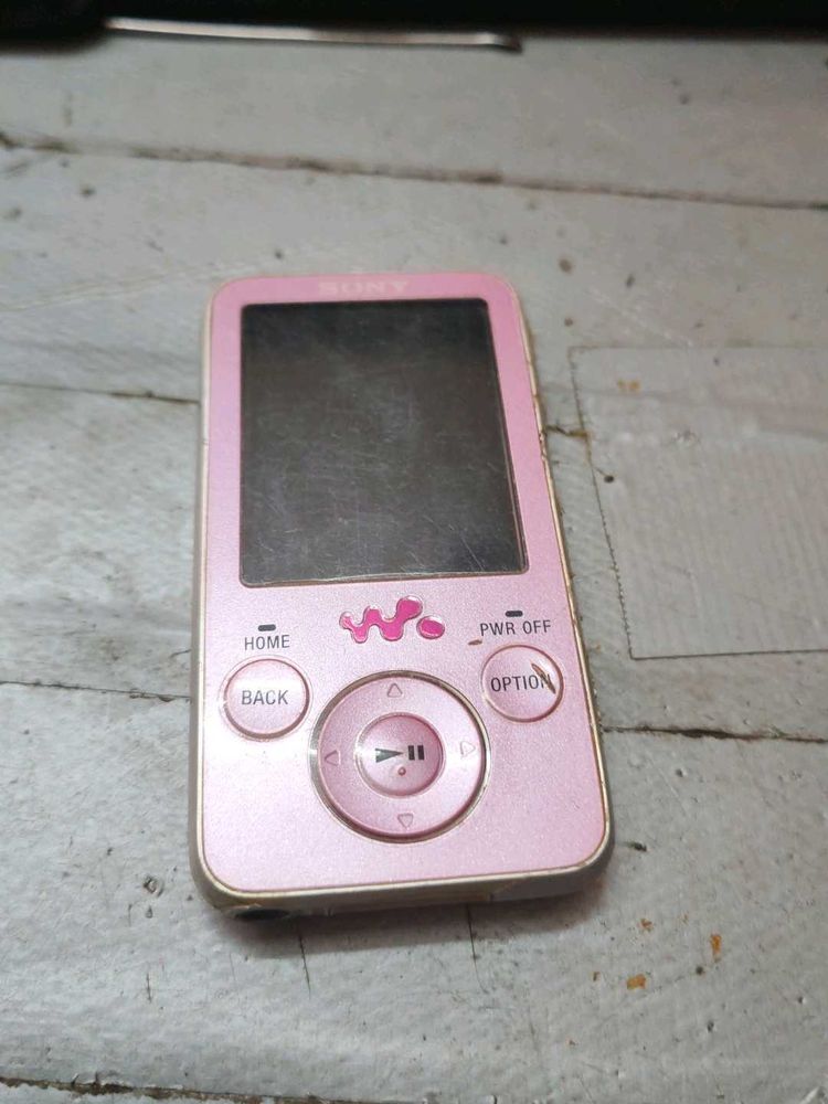 Sony NWZ-E436F 4GB Multimedia Player