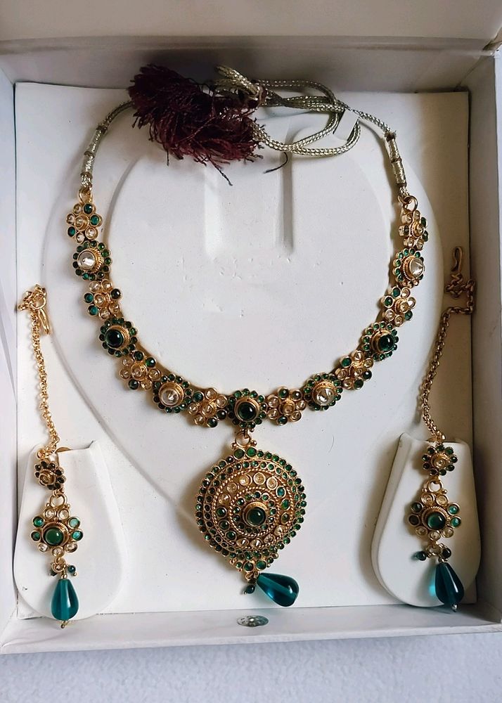Green White Kundan Set With Earrings