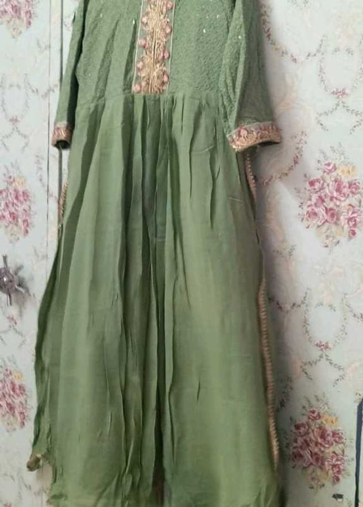 Elegant Green Naira Cut Kurta With Dupatta