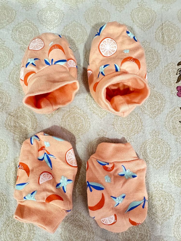 0-3 Months Baby Mittens And Booties Assorted