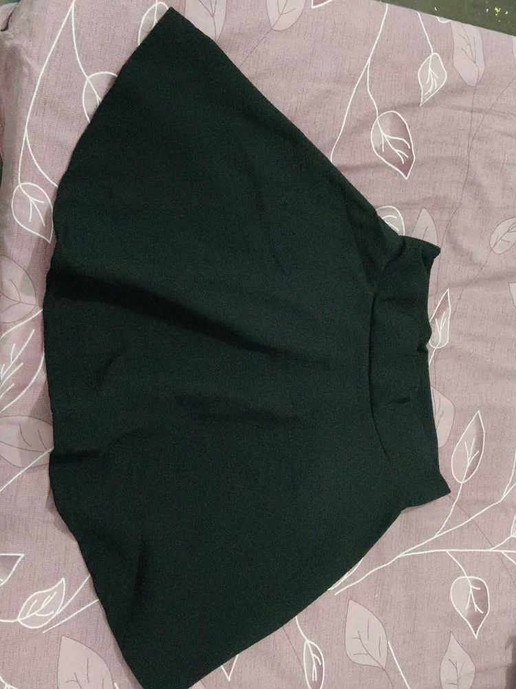 Chic Black Skirt