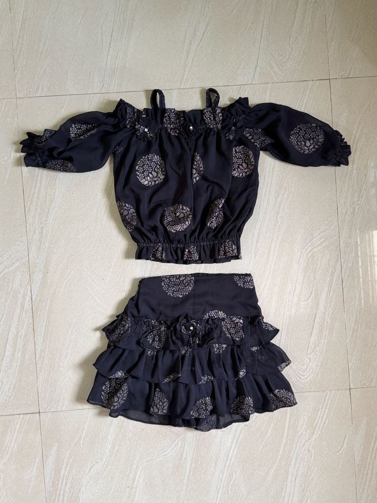 Black &amp;Golden Print Cold Shoulder Top,Ruffle Skirt