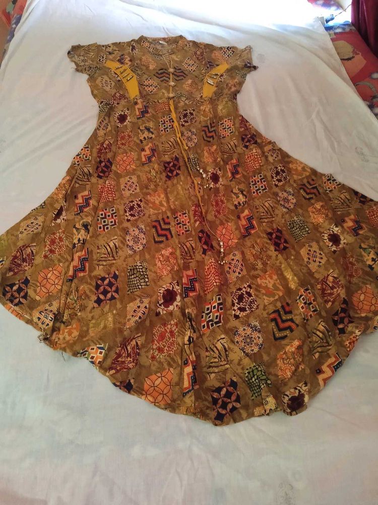 A Stylist Frock Kurti With Leggy And Dupatta