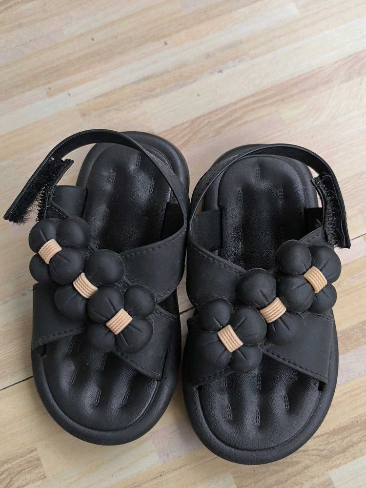 Black Flower Sandals - Size Toddler
