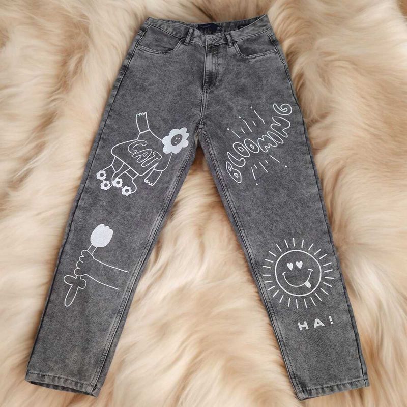 Aesthetic Grey Printed Jeans for Women