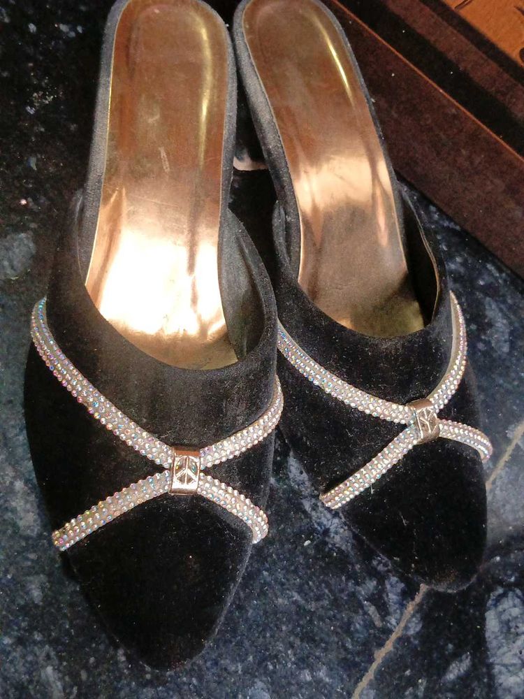 Black Juti Style Heels