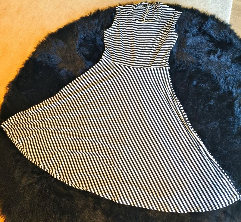 SUMMER SALE - Women Dress Black &amp; White Stripes