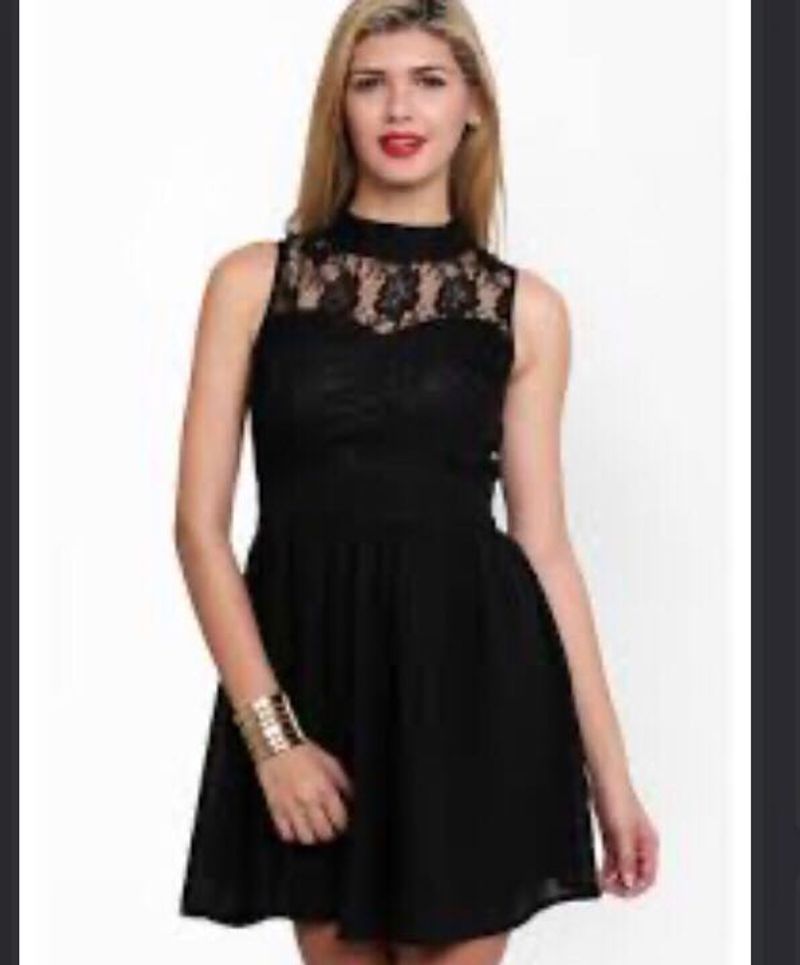 Size xs-Chic Black Lace Mini Dress
