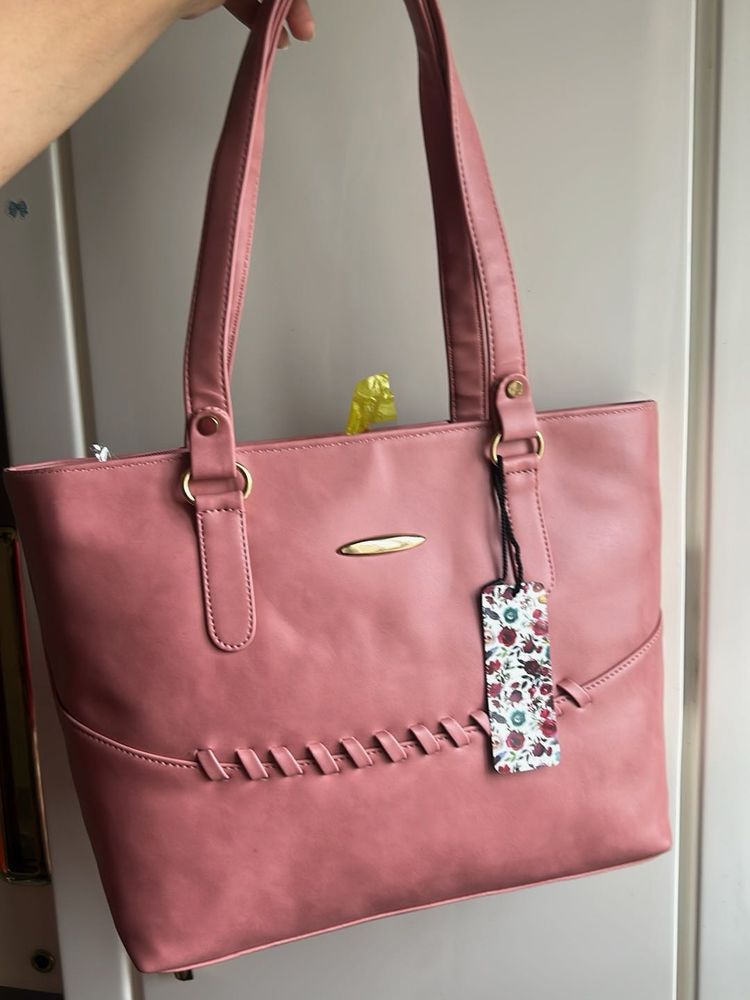 Super spacious handbag in pink