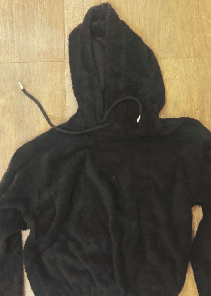 Black Fuzzy Hoodie crop fit