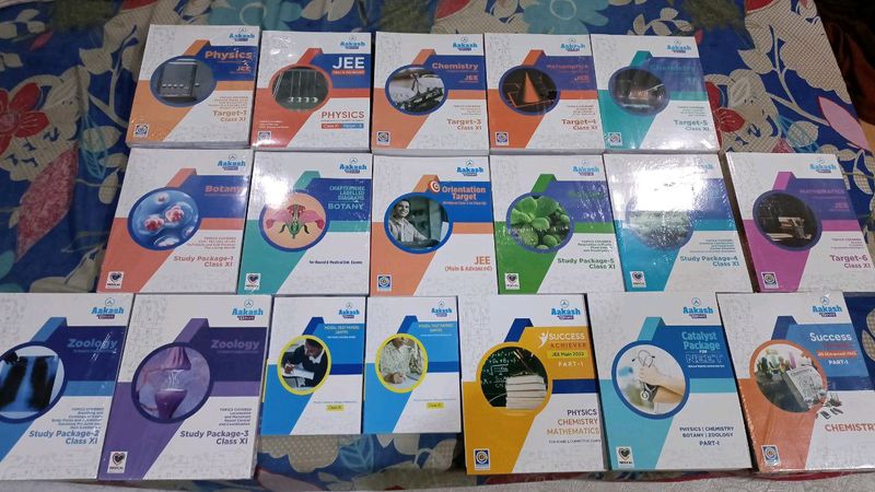 AAKASH + BYJUS JEE NEET Educational Books