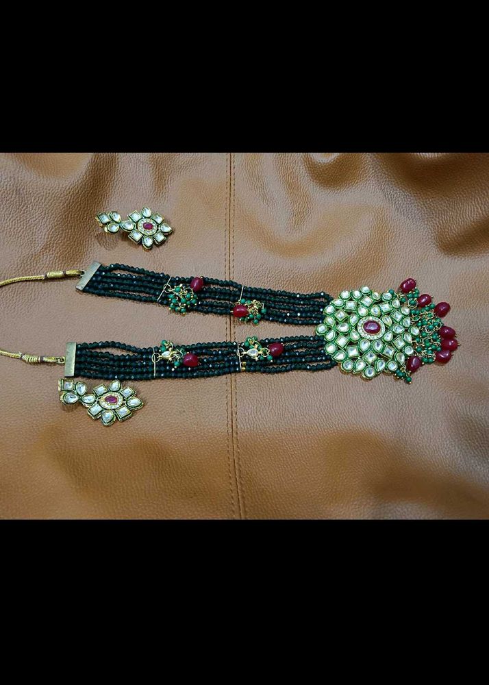 Elegant Kundan Necklace &amp; Earring Set