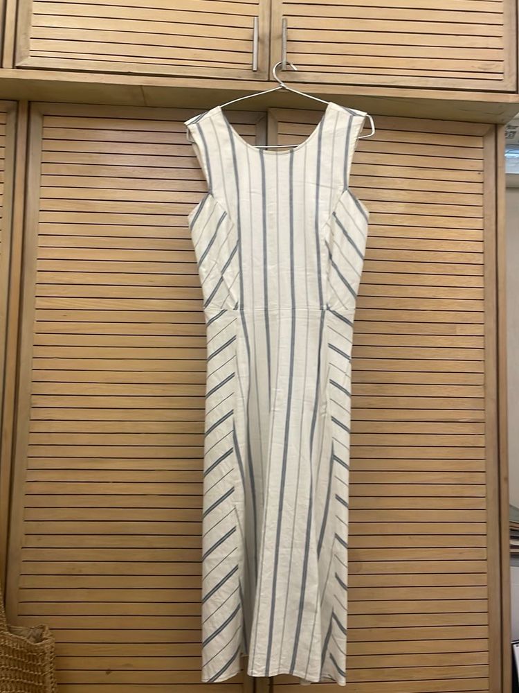 Formal Sleeveless Elegant Dress, Size UK 8. Cream