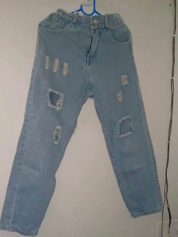 Cute Ripped Denim Jeans