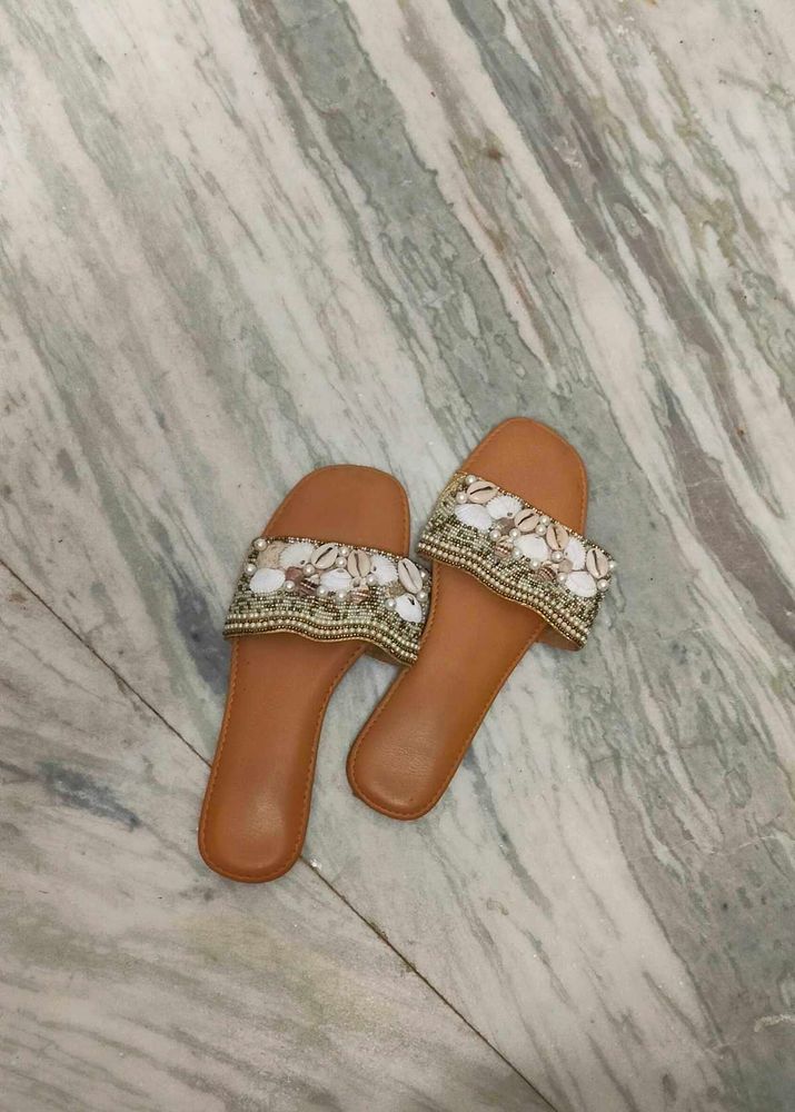 Shell sandal