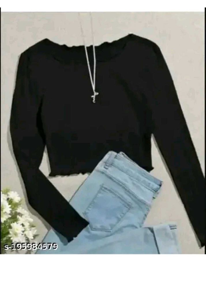 Black Long Sleeve Crop Top With A FREEBIEEEEE😍😍