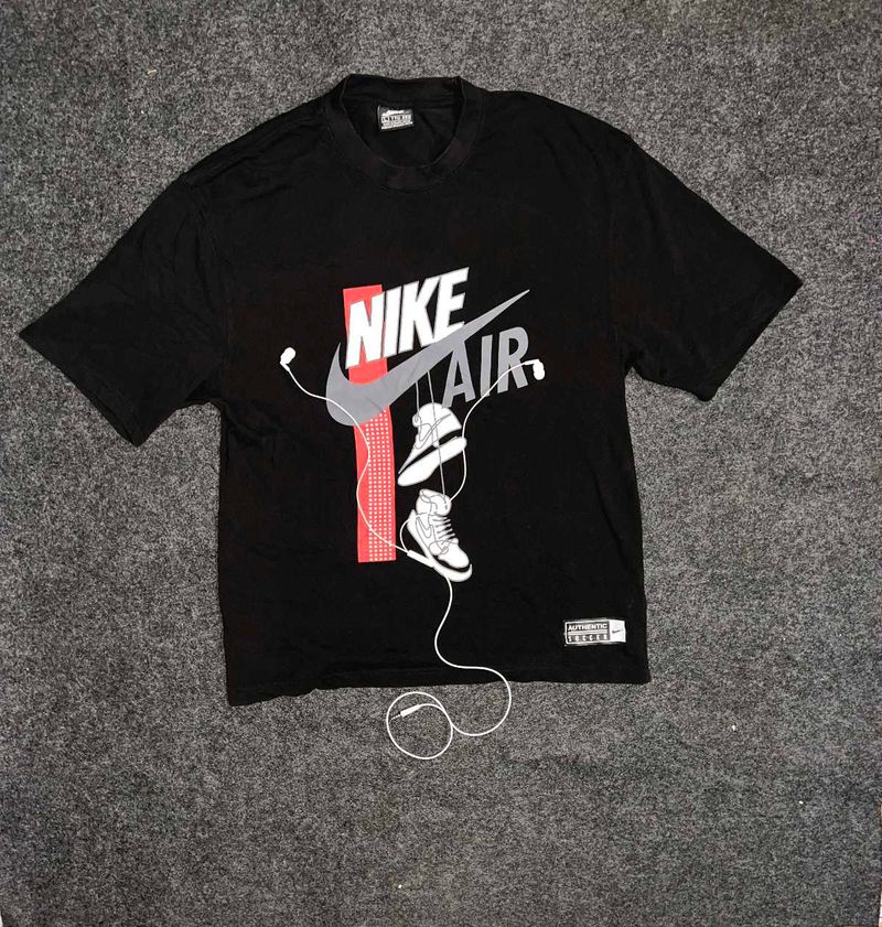 NIKE T-SHIRT