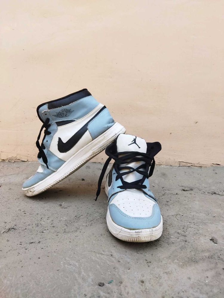 Air Jordan 1 Mid Sky Blue