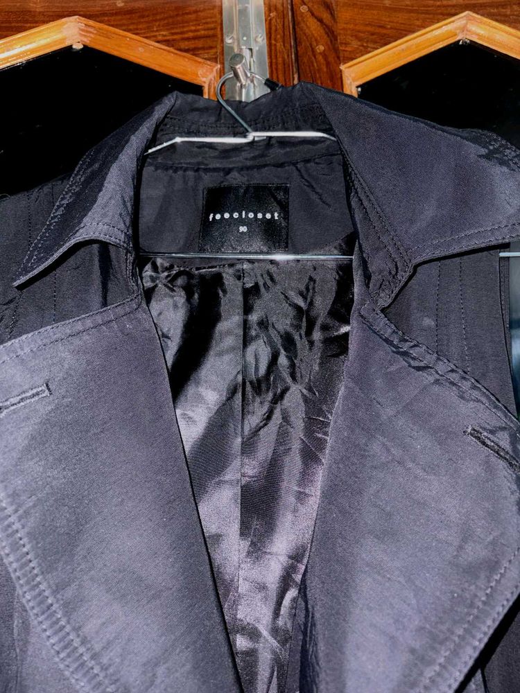 Stylish Black Sleeveless Trench Coat | Elegant &amp; C