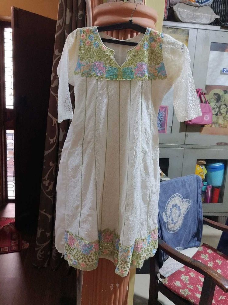 Embroidered White Kurti