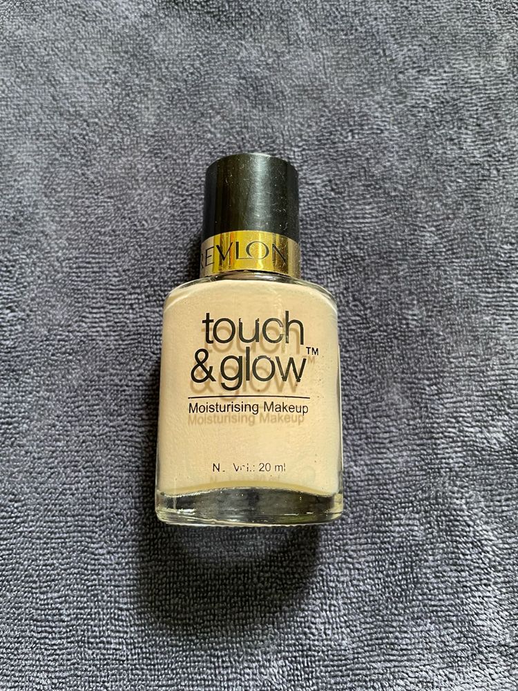 Revlon Touch &amp; Glow Foundation