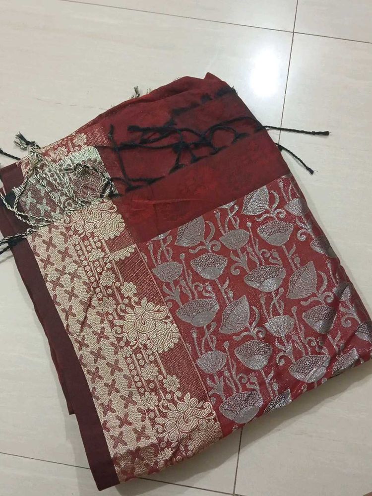 Elegant Maroon Saree With Blouse Piece