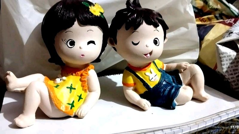 Trendy Couple Showpiece