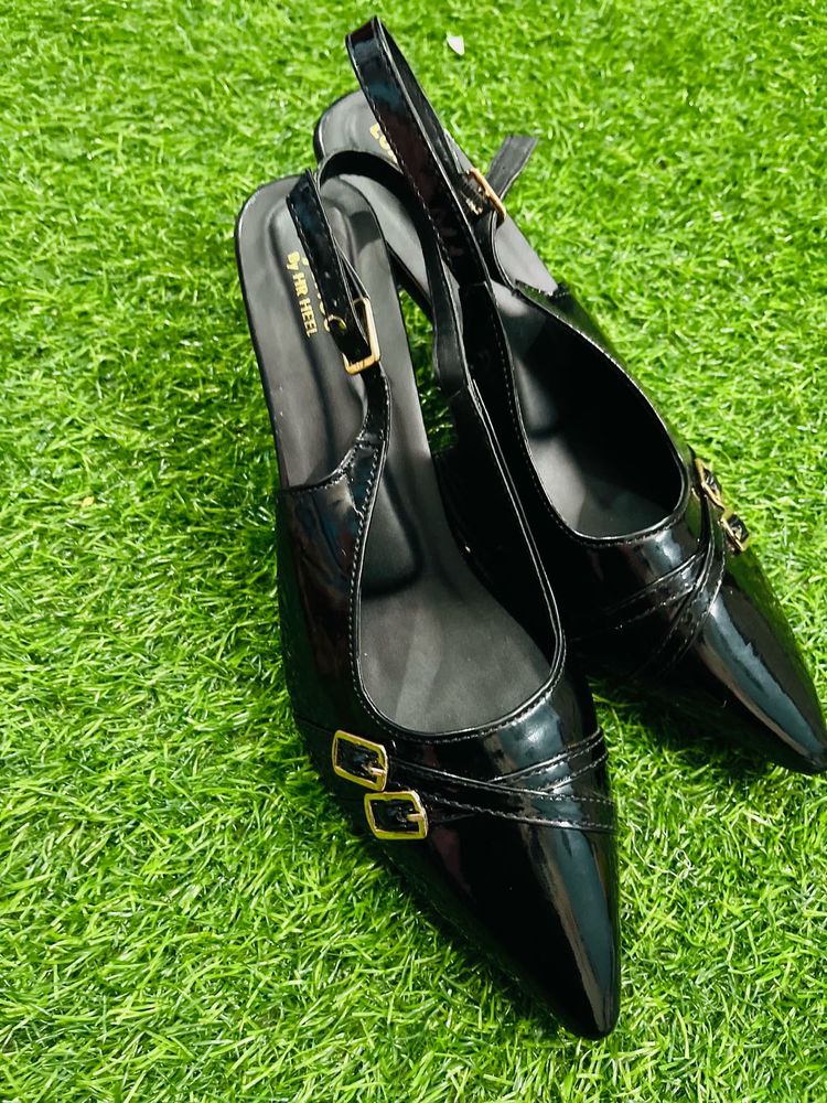 Chic Black Slingback Heels