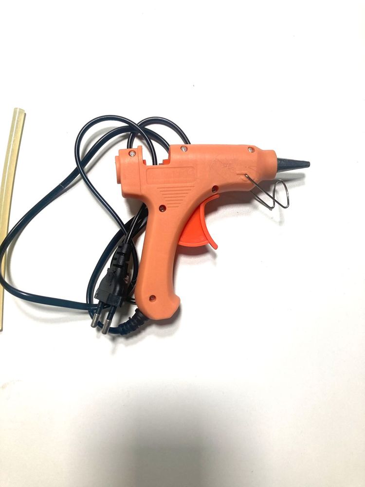 Hot Glue Gun With 8 Sticks
