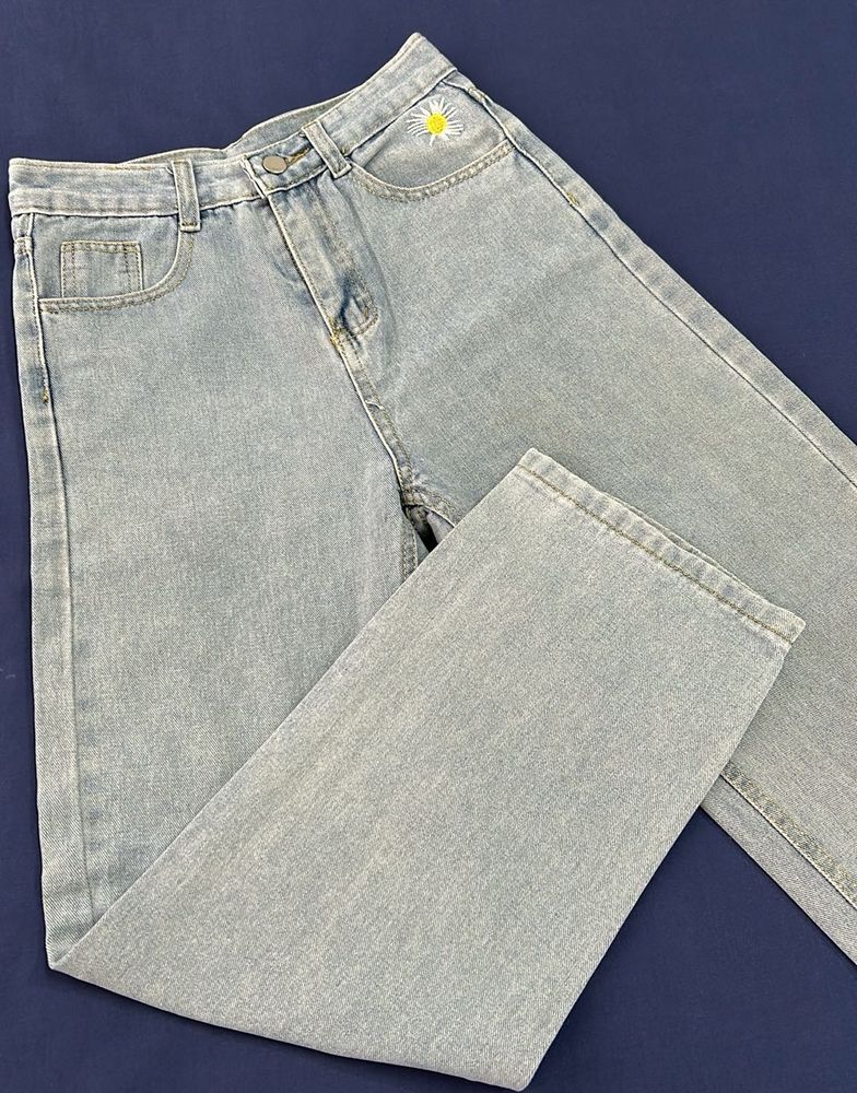 Daisy Embroidered Light Wash Jeans