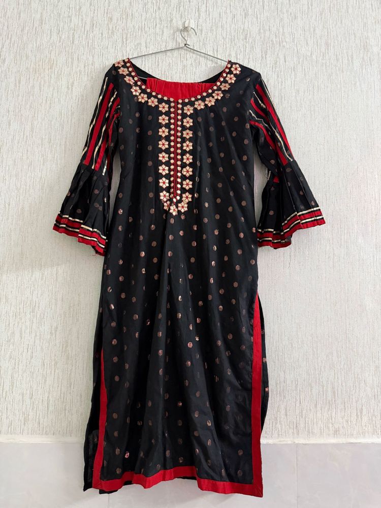 Elegant Black &amp; Red Kurta