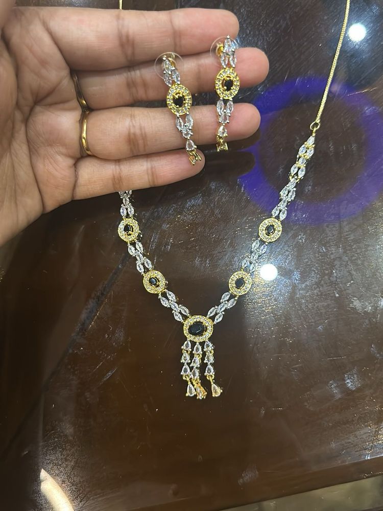 Beautiful Ad GoldenPolish With Black Stone Neckset