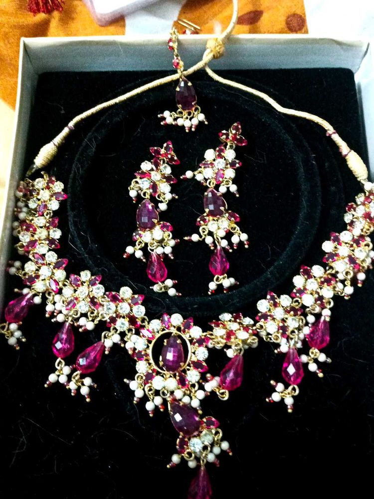 Beautiful Pink Pearl Necklace Set With Mangtika