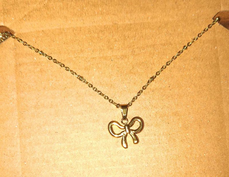 Anti Tanish Gold Bow Pendant Necklace