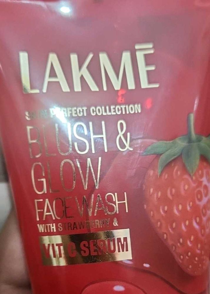 Lakme Blush &amp; Glow Face Wash