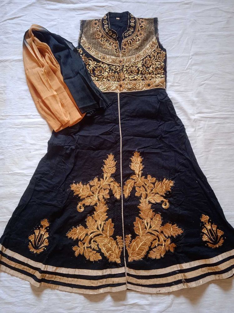 Elegant Embroidered Kurta Set