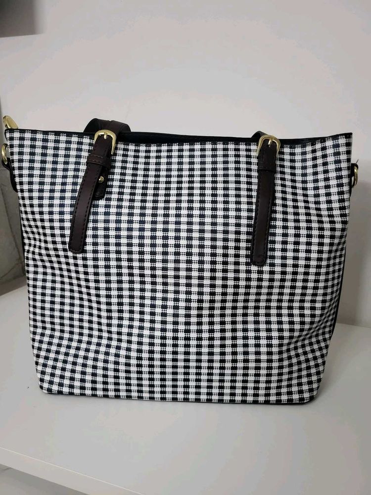 Beautiful Bag Availble For Sale
