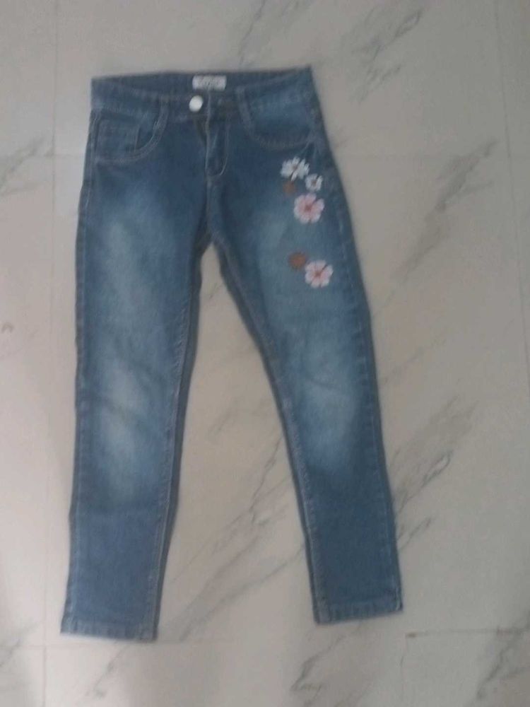 Girl&#39;s Flower Embellished Jeans