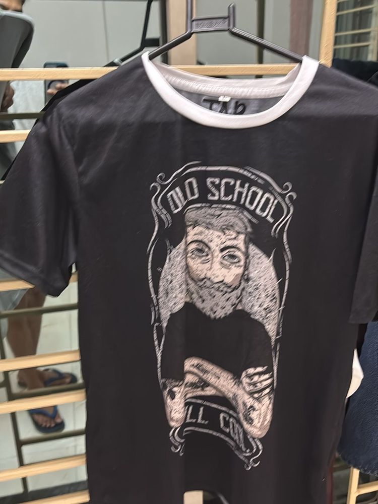 Graphics T-shirt
