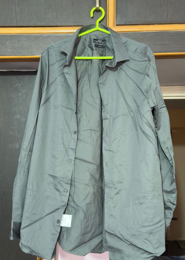 Men&#39;s Dress Shirt - Slim Fit