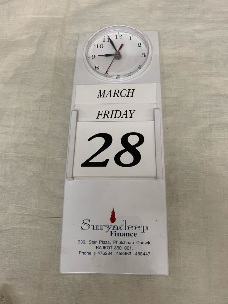 Wall Clock with Calendar
