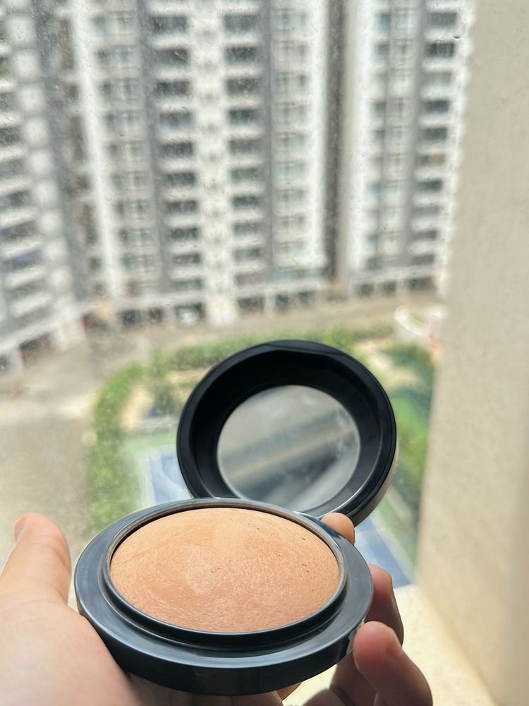 Mac Medium Tan mineralise Skinfinish Compact