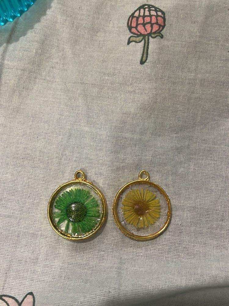 Set Of 2 Flower Pendants