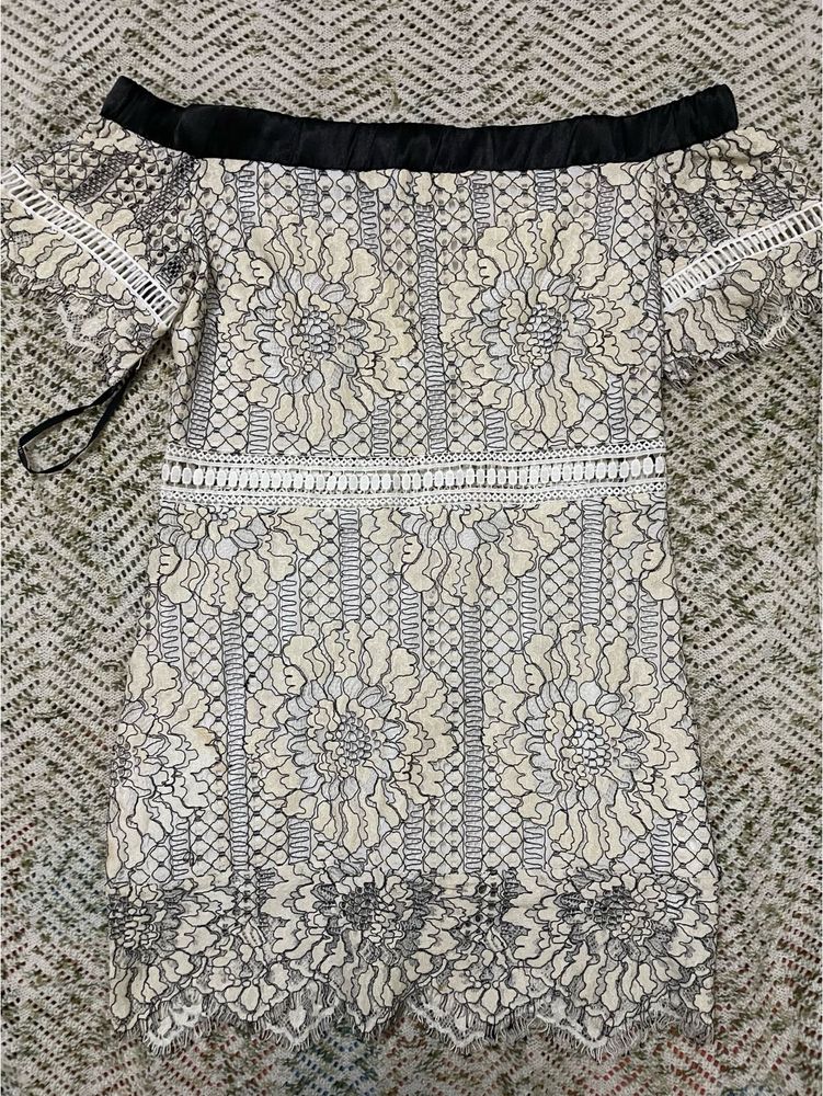 Forever 21 Off shoulder Lace Dress