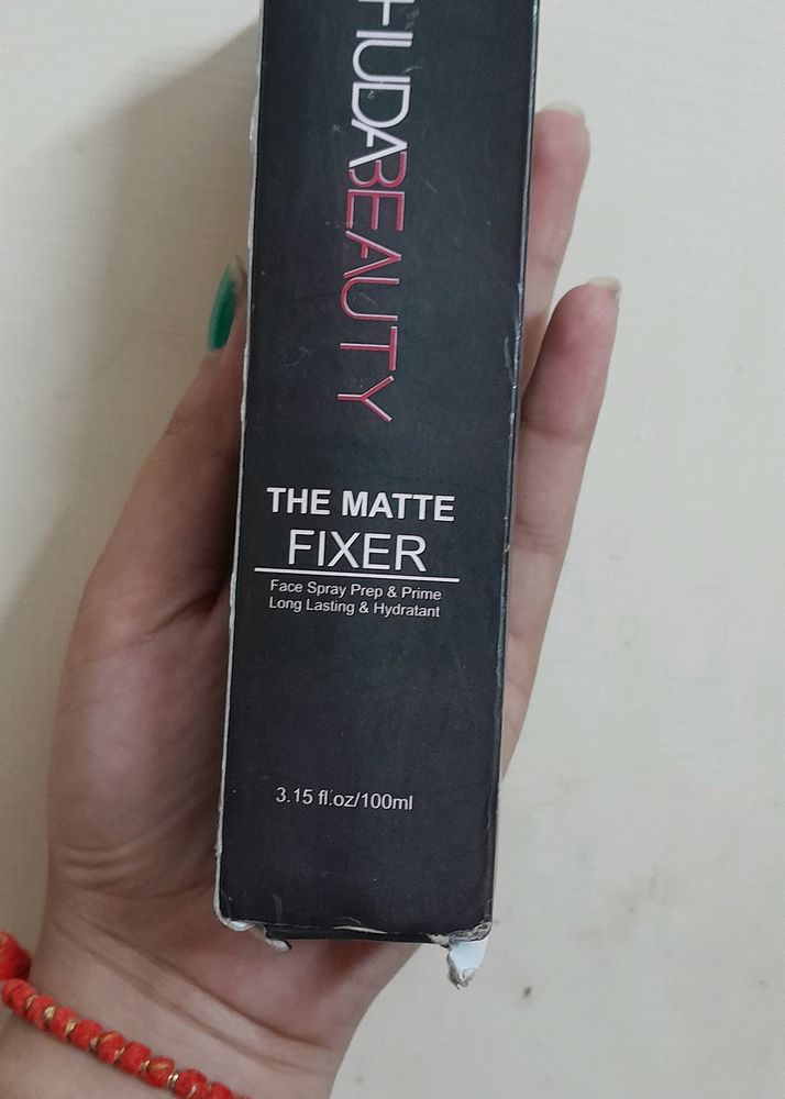 Huda Beauty Fixer