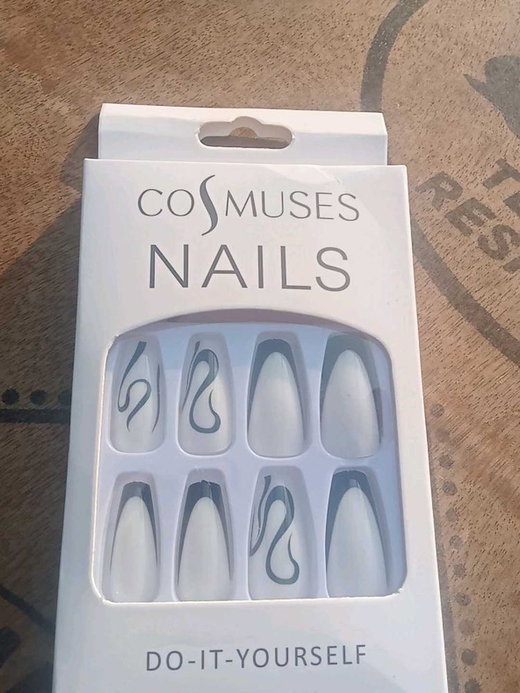 Cosmuses DIY Press-On Nails