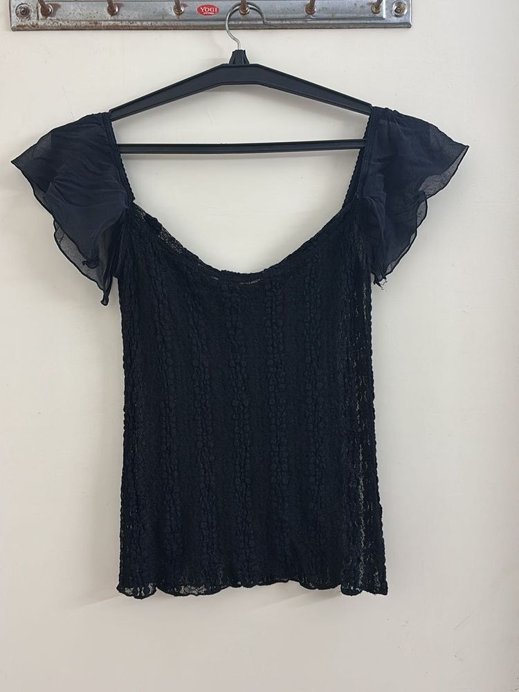 MANGO FLARY ARMS LACE TOP