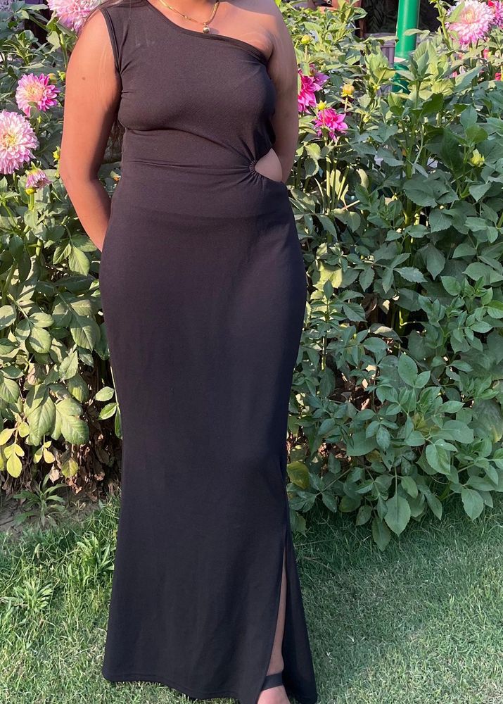 Chic Black One-Shoulder Maxi Dress